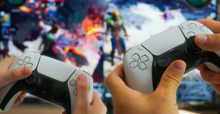 Игры на двоих PS5: во что поиграть вдвоём на одной консоли вечером после работы